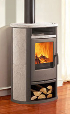 EDILKAMIN OLYMPIA 8,5 Kw. Fuego de fundición. Troncos de leña de máximo 33 cm verticales. Salida humos Ø 13 cm. Laterales de piedra natural