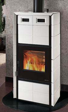 NORDICA-EXTRAFLAME CLEO COMBI FLY 6,4 Kw (estufa de pellet-leña) Blanca infinity Revestimiento exterior de mayólica Hogar de ironker Crystal cerámico resistente a 750°C